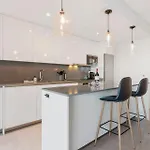 Apartmán Luxury 3 Bedroom With Terrace, Pool & Gym