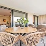 Luxury 3 Bedroom With Terrace, Pool & Gym