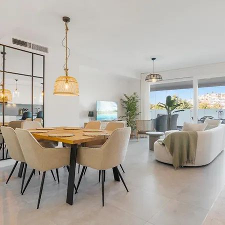Luxury 3 Bedroom With Terrace, Pool & Gym